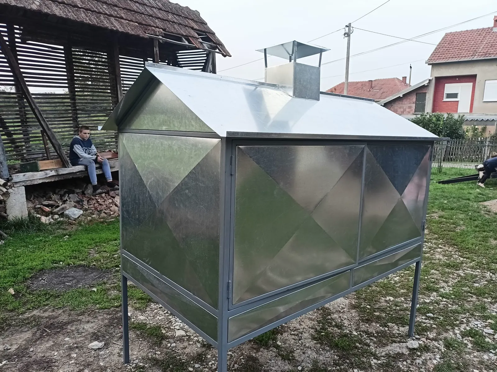 Pušnica za meso od pocinkovanog lima sa dimnjakom